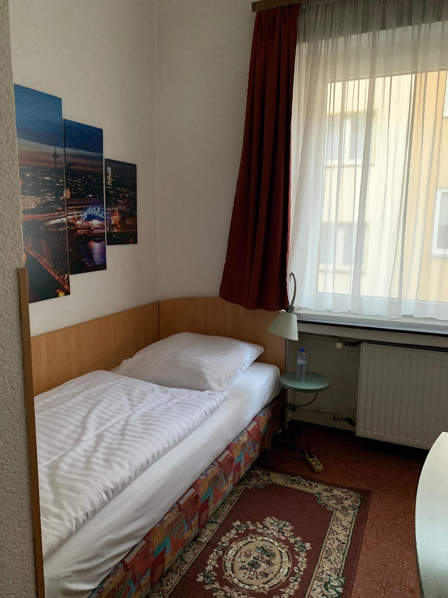 Hotel Berg Kolín nad Rýnem Exteriér fotografie