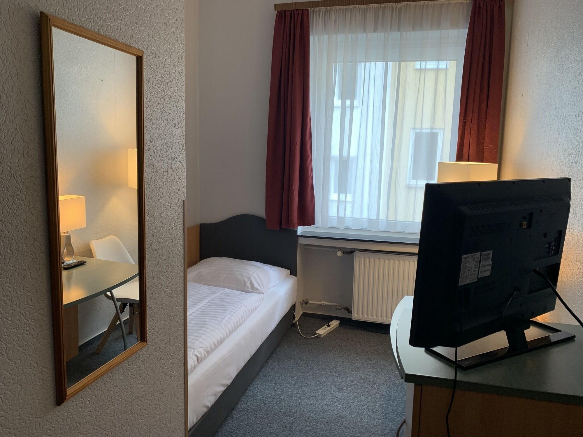 Hotel Berg Kolín nad Rýnem Exteriér fotografie