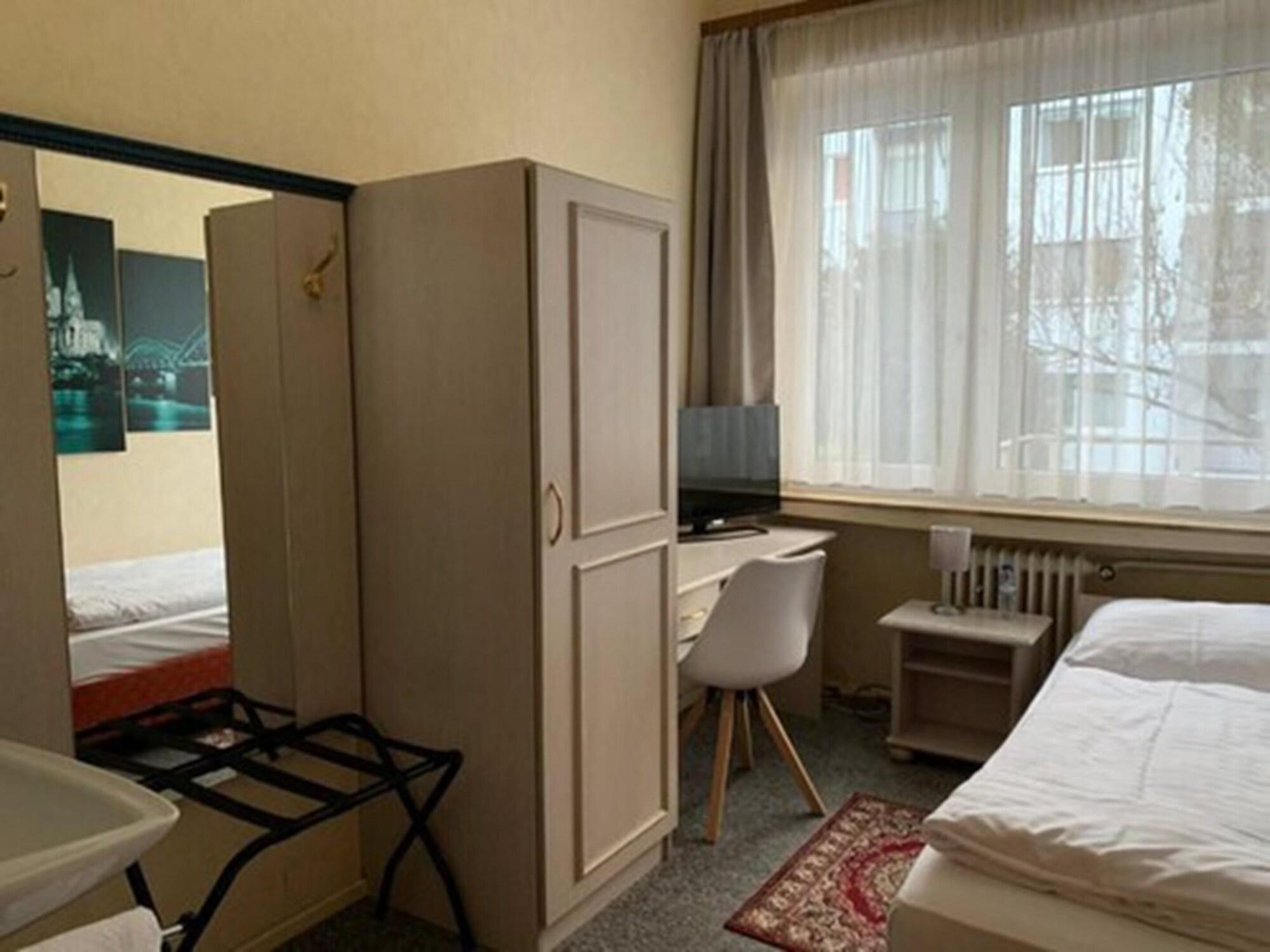 Hotel Berg Kolín nad Rýnem Exteriér fotografie