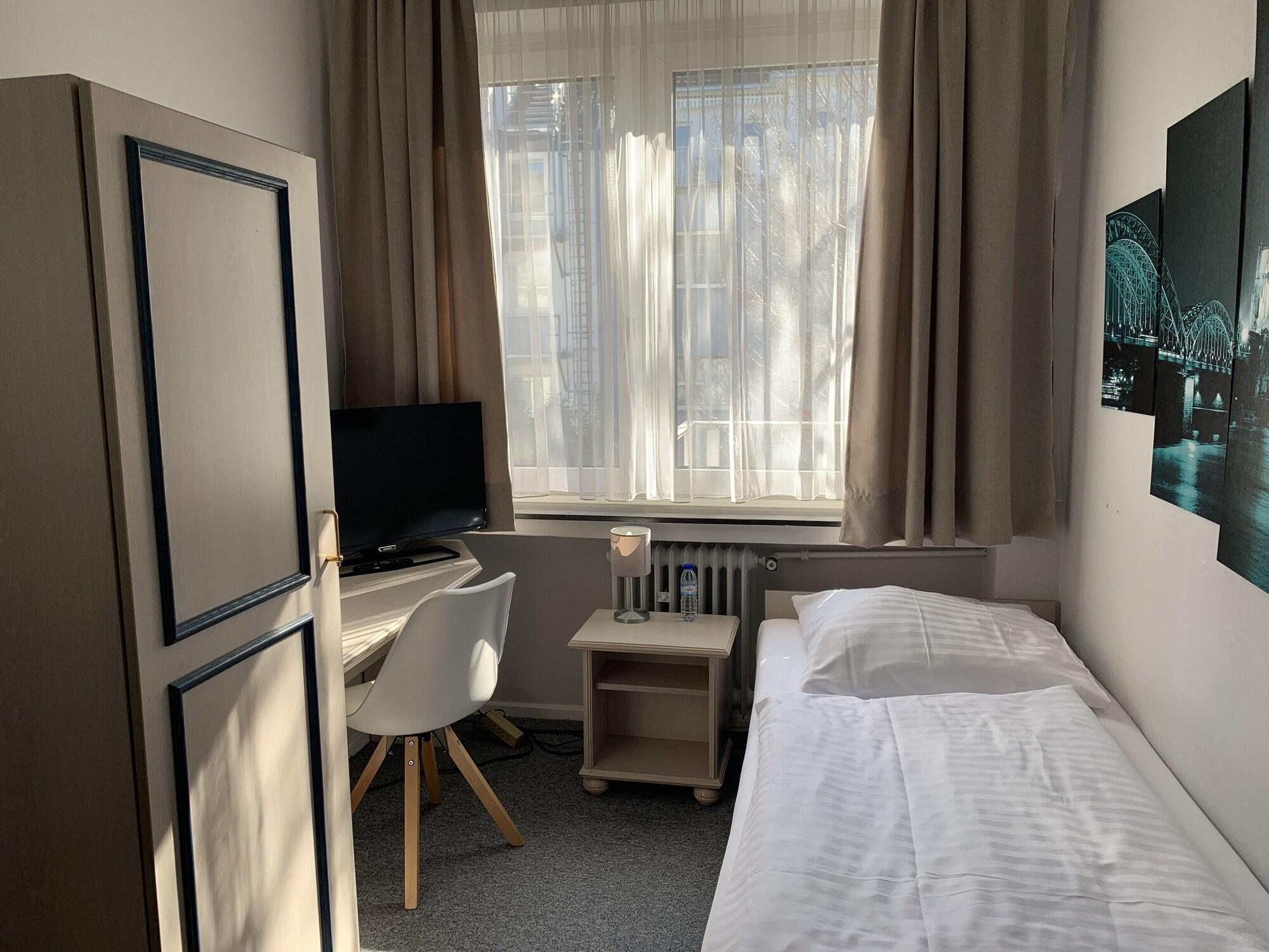 Hotel Berg Kolín nad Rýnem Exteriér fotografie