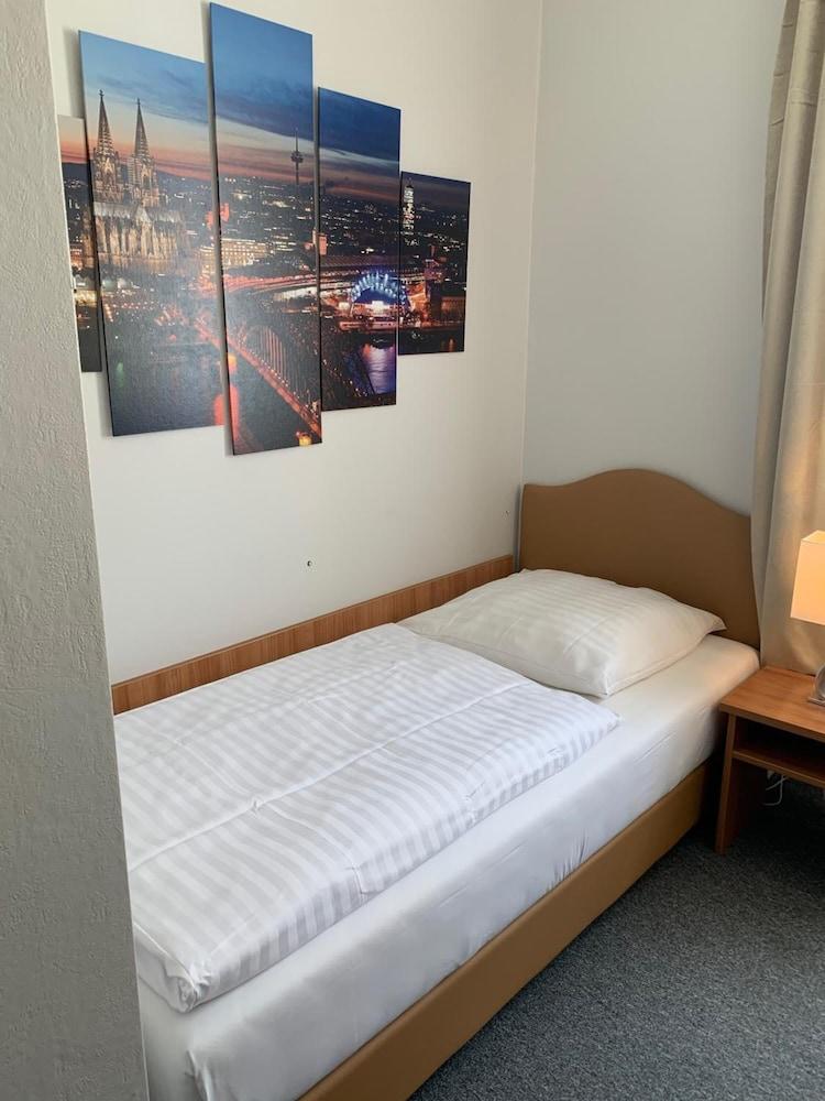Hotel Berg Kolín nad Rýnem Exteriér fotografie