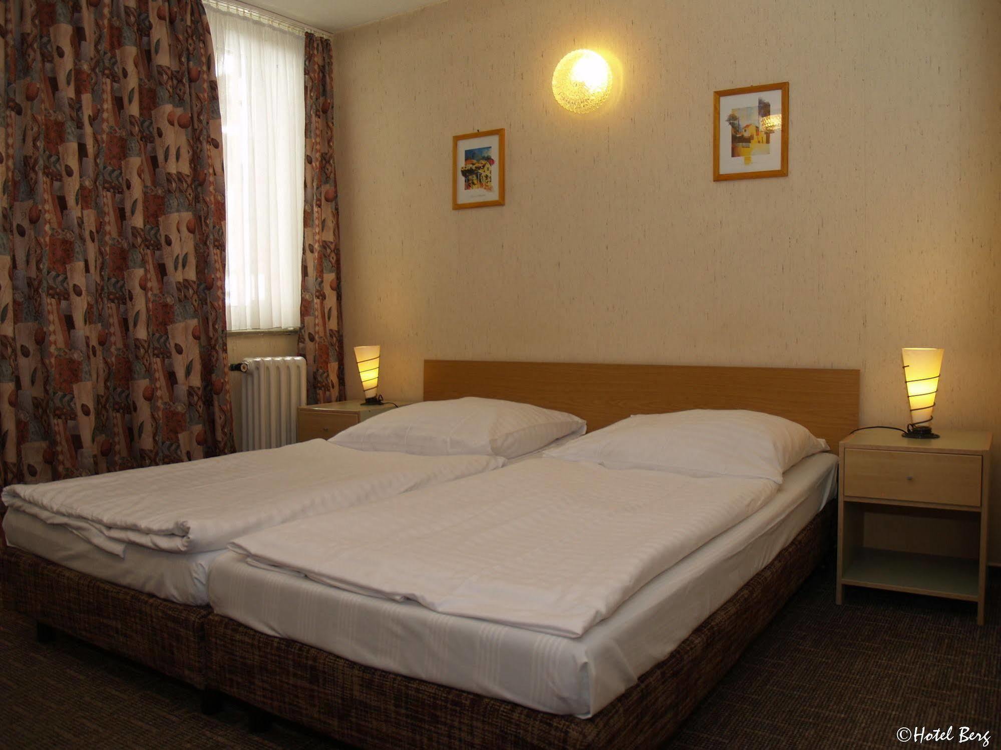 Hotel Berg Kolín nad Rýnem Exteriér fotografie