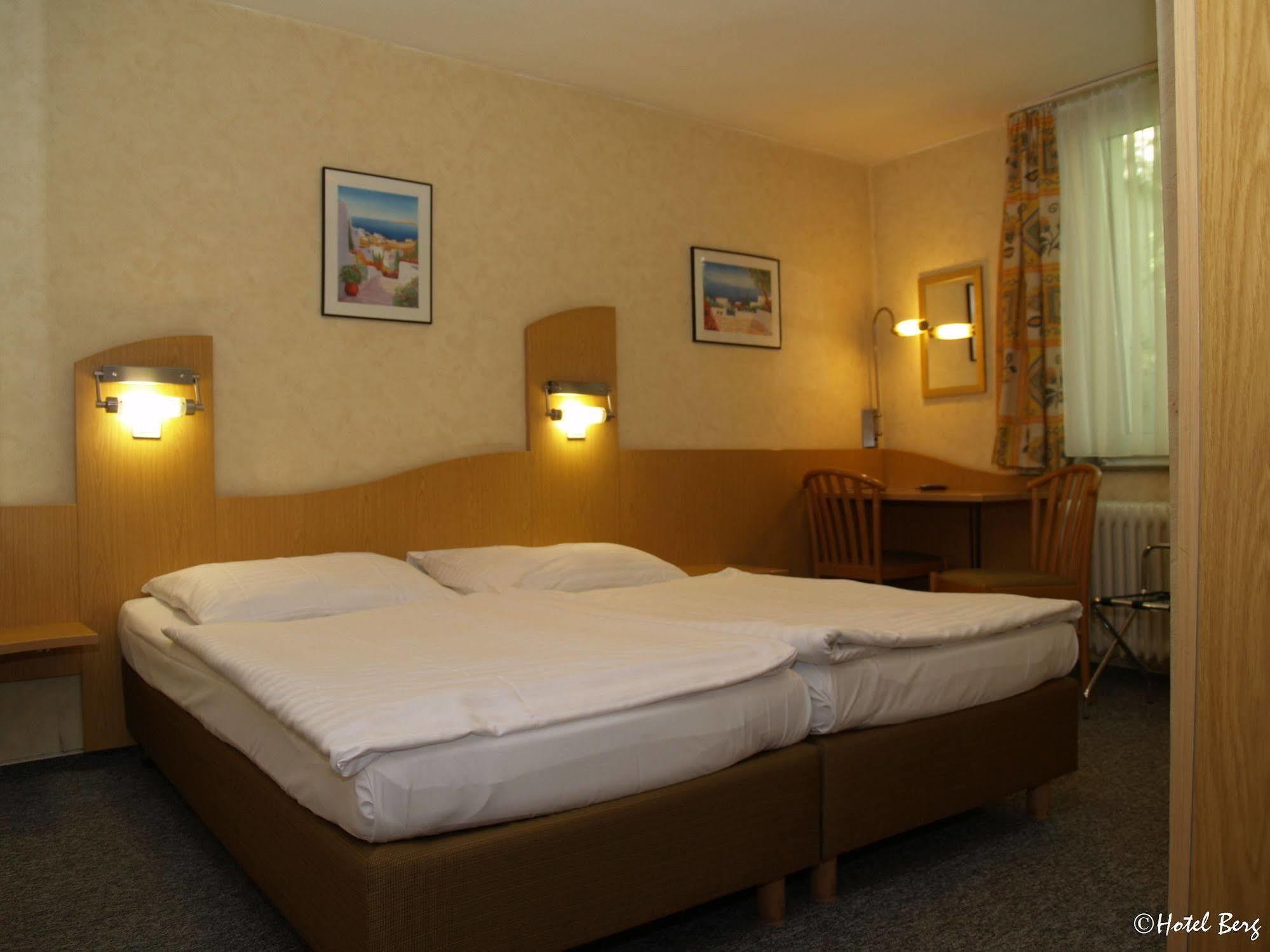 Hotel Berg Kolín nad Rýnem Exteriér fotografie